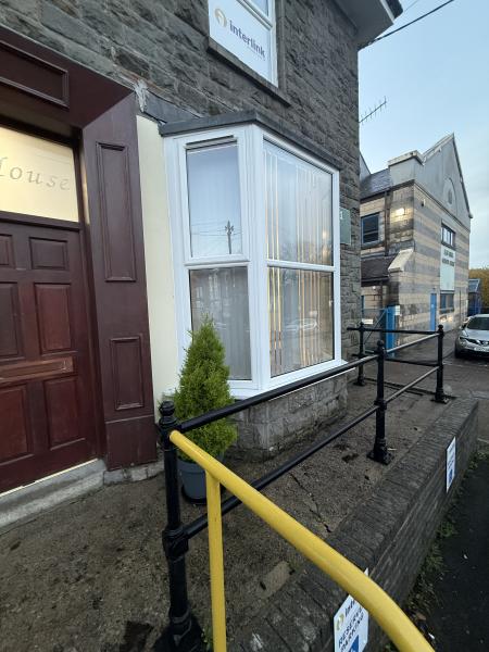 Office to rent - Pontypridd