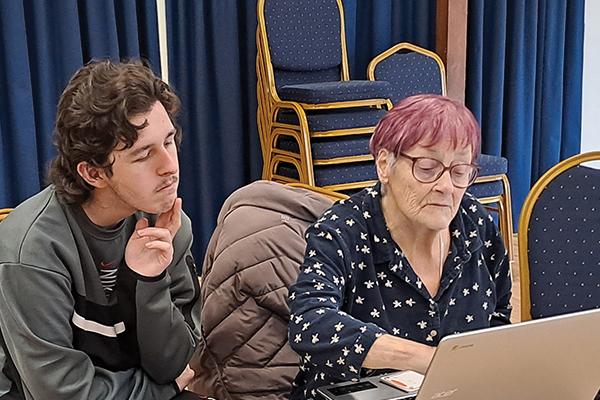 Tonyrefail Digi Cafe